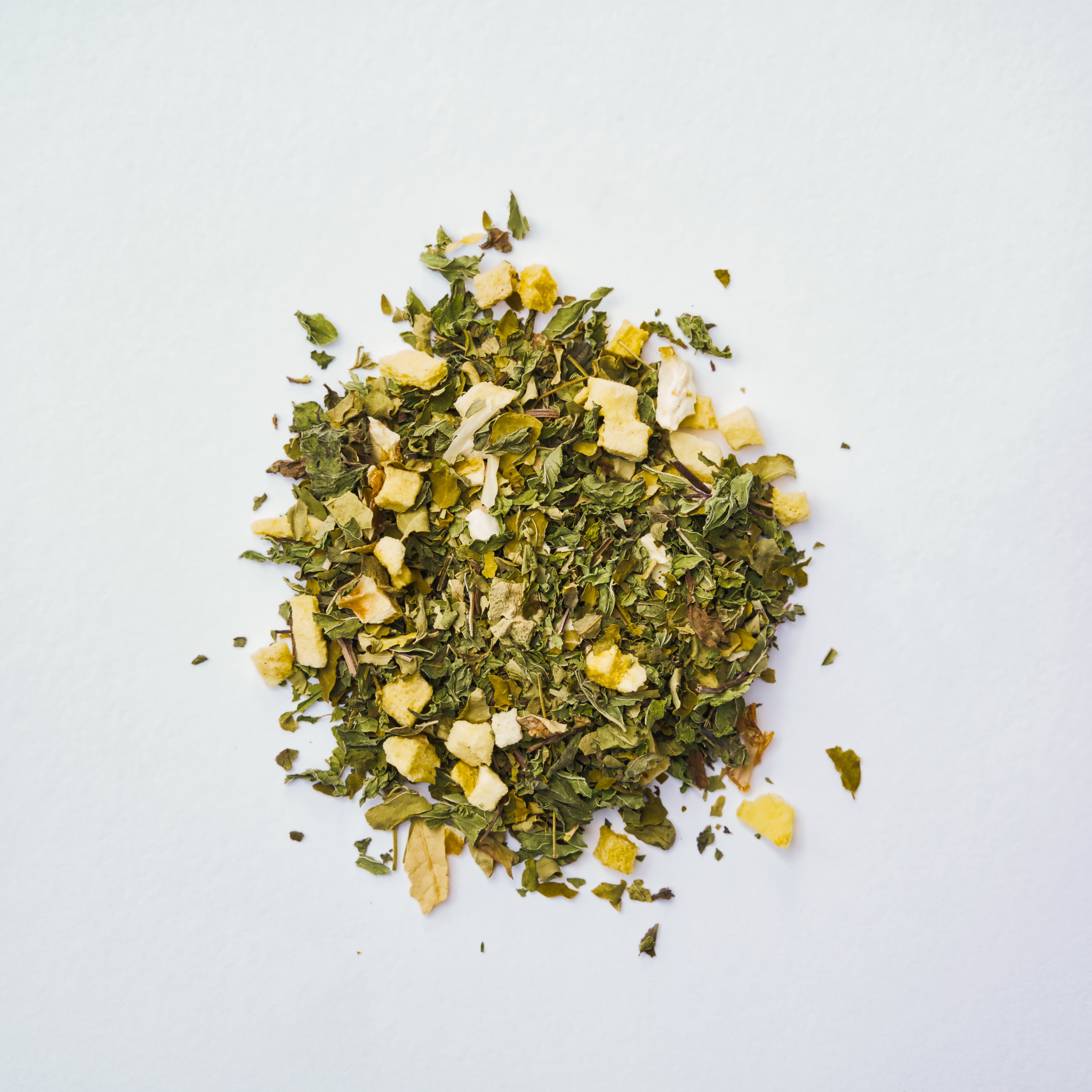 Mix of ayurvedic and herbal ingredients like Moringa, Lemon, Mint